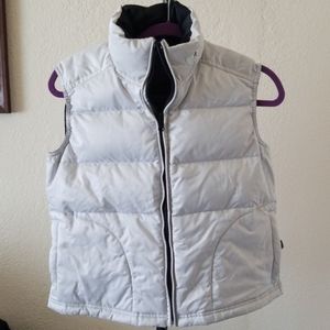Reversible puffy vest